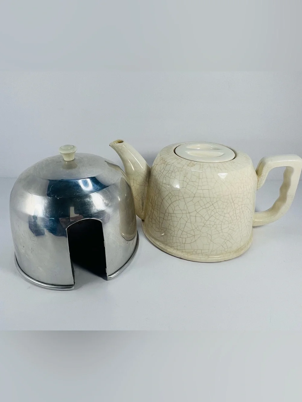 Vintage Vicki Crackled Cream Glaze Teapot with Aluminum‎ Cozy
